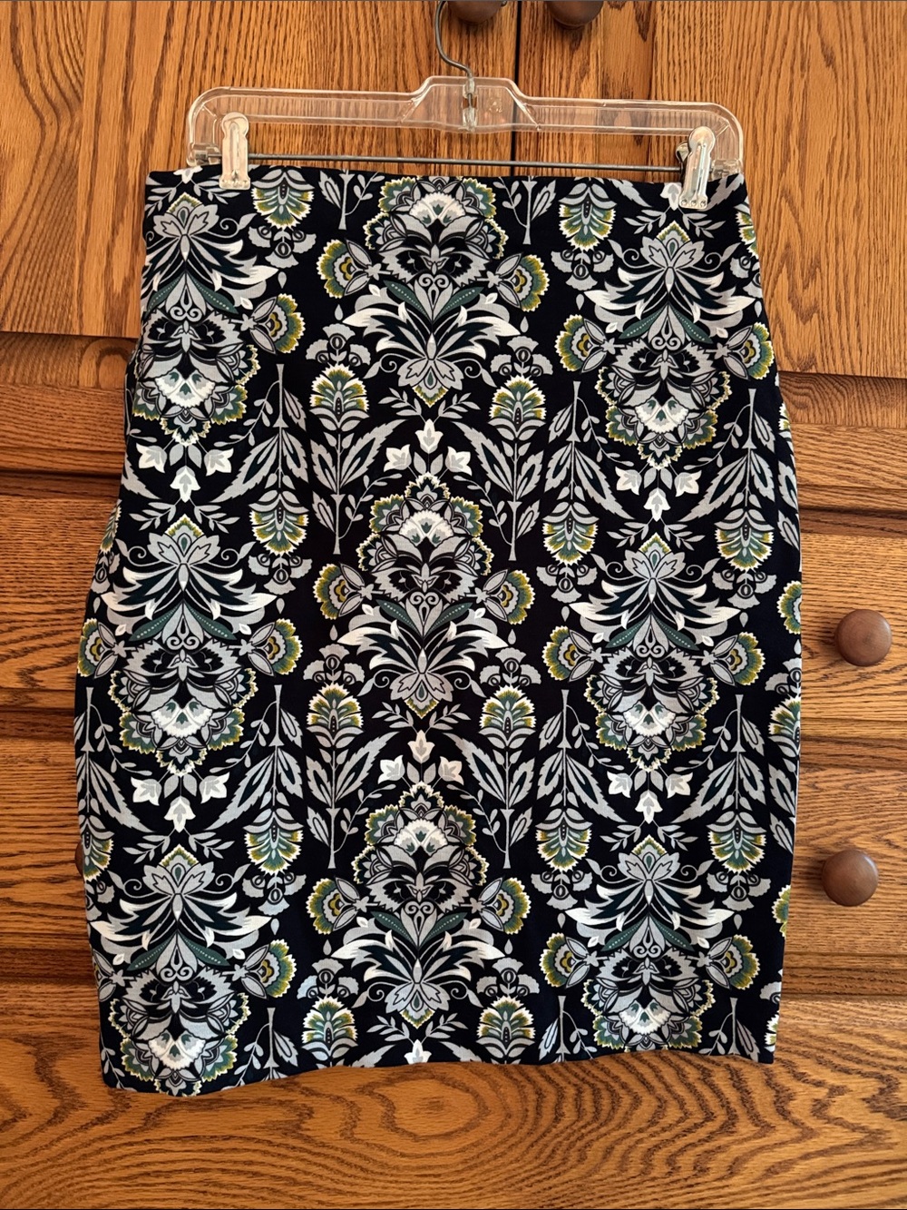 Ann Taylor Black Floral Damask Pencil Skirt with White and Green Motif